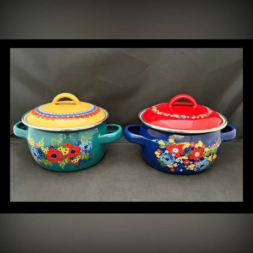 Pioneer Woman Dazzling Dahlias 1qt Mini Enamel on Steel Dutch Oven Set of 2 New - Picture 3 of 8